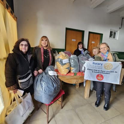 Donación de indumentaria al centro comunitario 